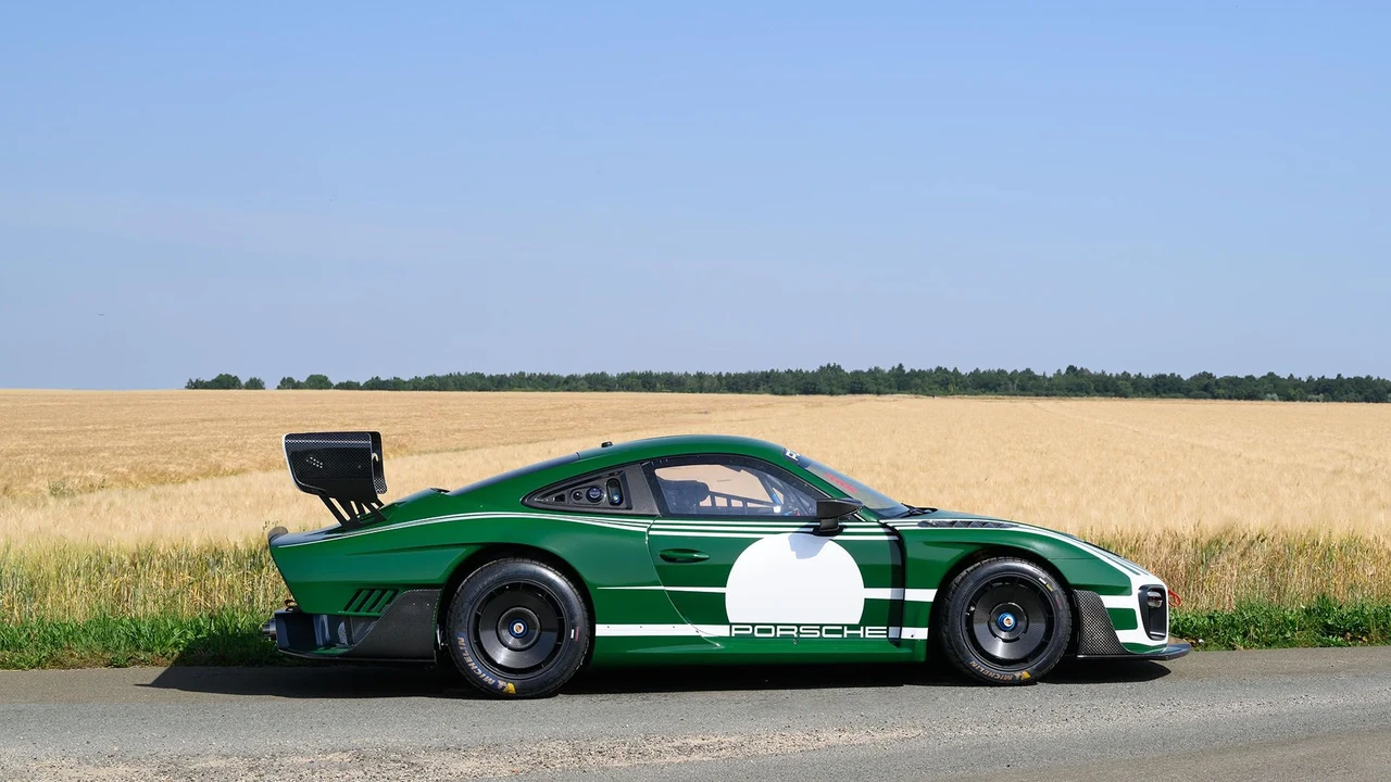 2019 Porsche 934 & 935 - Image 3 of 21