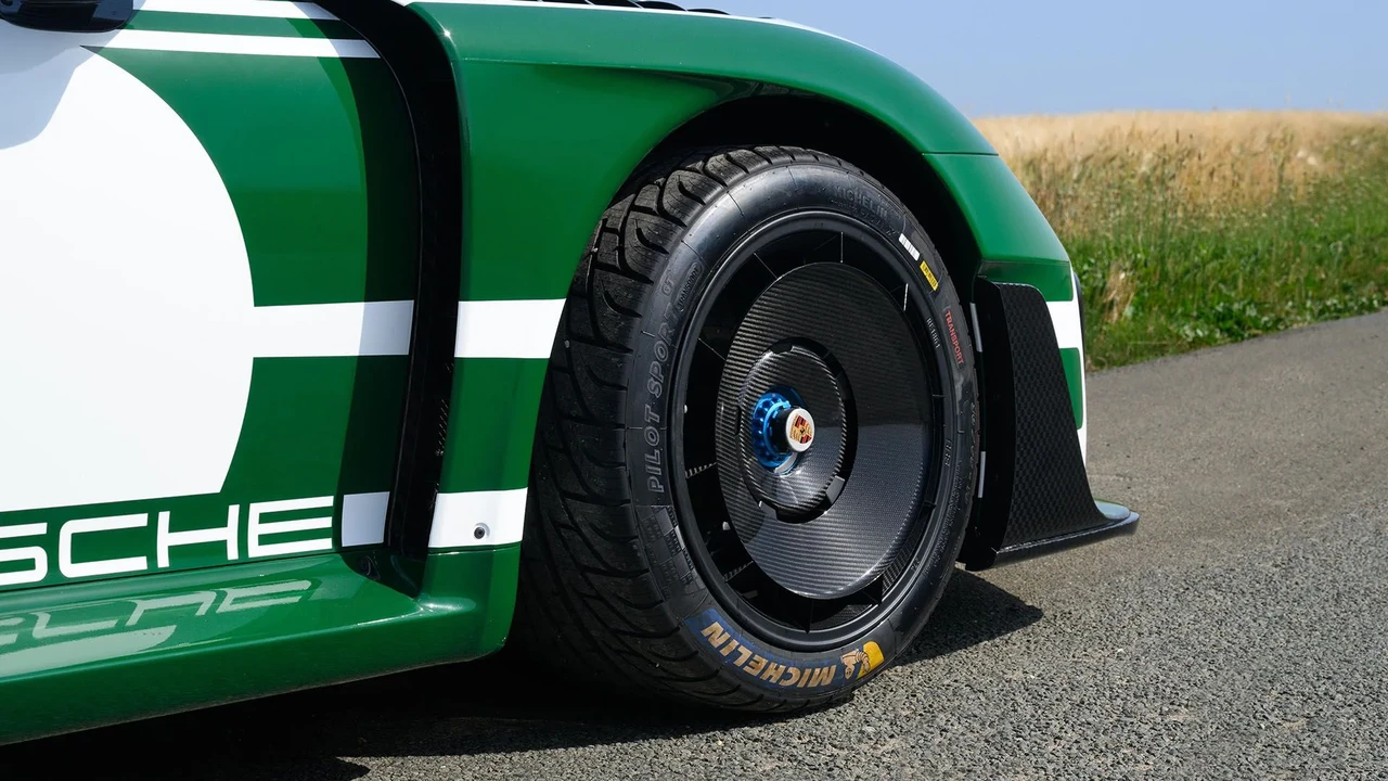 2019 Porsche 934 & 935 - Image 5 of 21