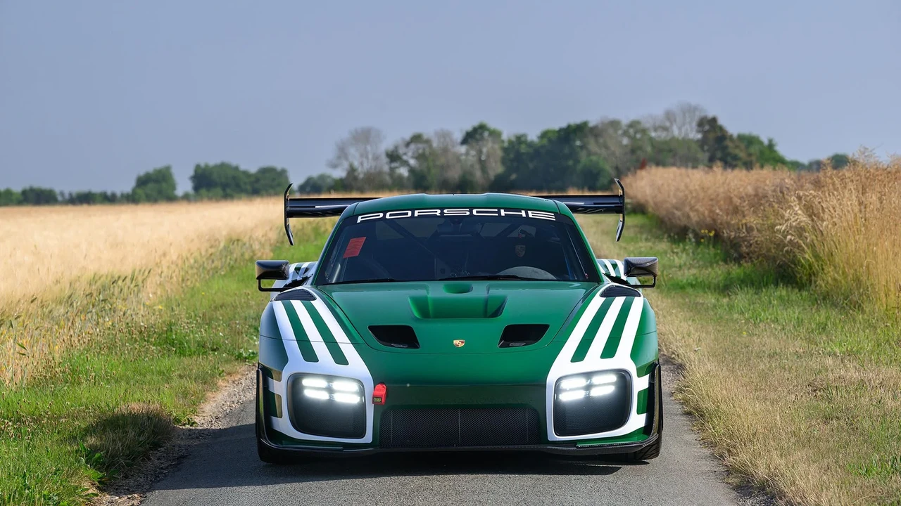 2019 Porsche 934 & 935 - Image 17 of 21