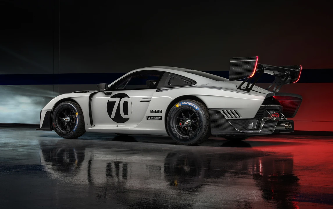 2019 Porsche 934 & 935 - Image 4 of 28