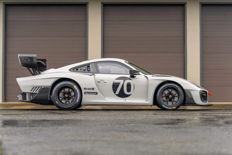 2019 Porsche 934 & 935 - Image 2 of 31