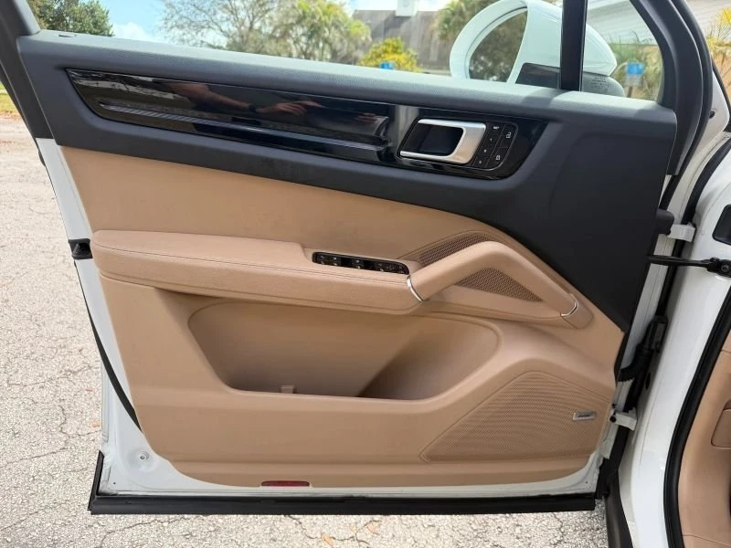 2019 Porsche 9Y0/9Y3 Cayenne - Image 19 of 20