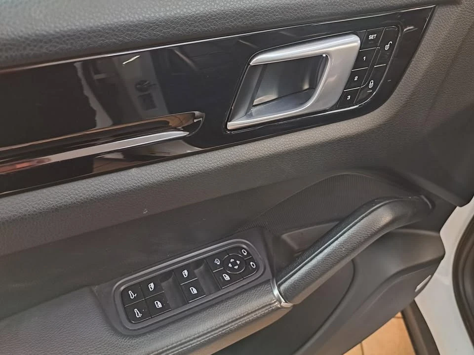 2019 Porsche 9Y0/9Y3 Cayenne - Image 10 of 17
