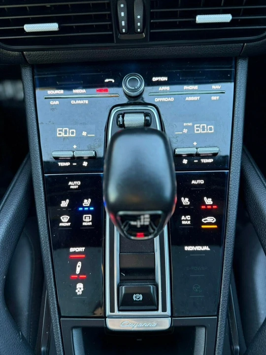 2019 Porsche - Image 17 of 26