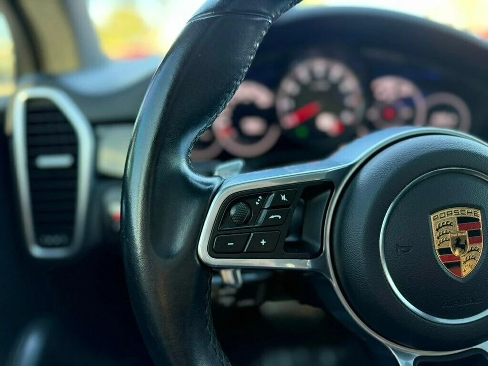 2019 Porsche - Image 11 of 26
