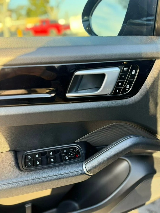 2019 Porsche - Image 19 of 26