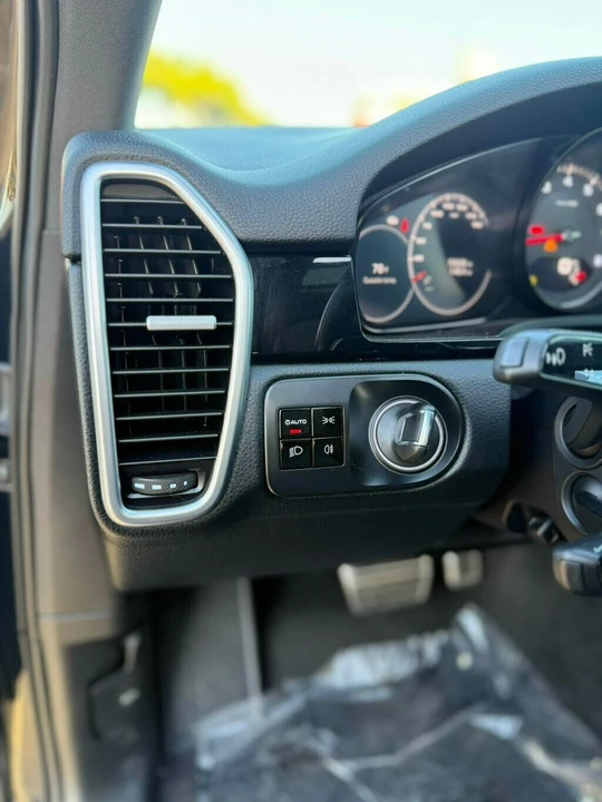 2019 Porsche - Image 18 of 26