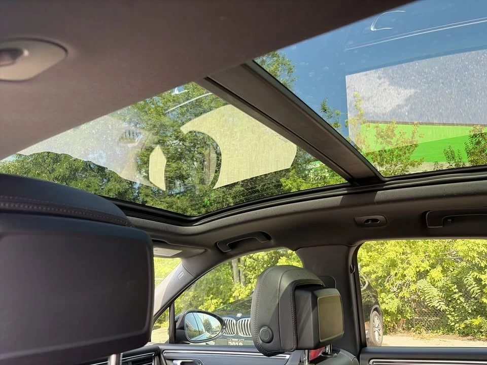 2019 Porsche Macan - Image 16 of 19