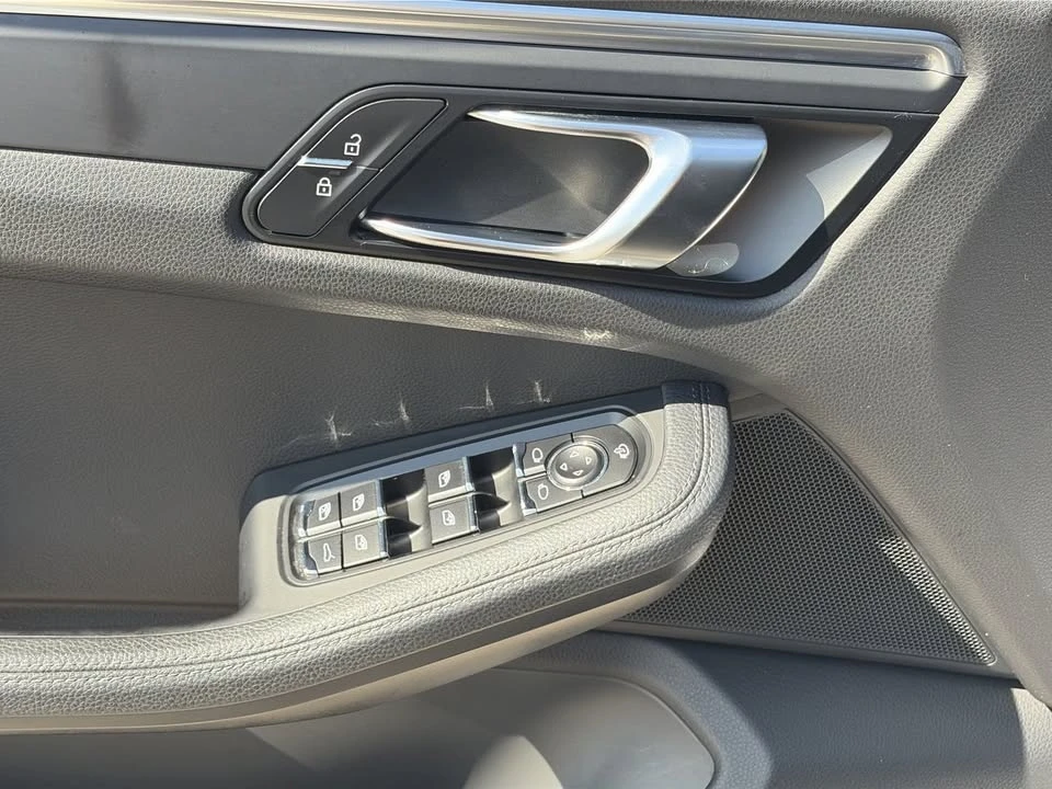 2019 Porsche Macan - Image 9 of 19