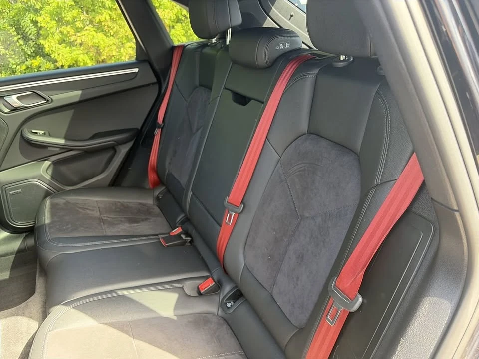 2019 Porsche Macan - Image 17 of 19