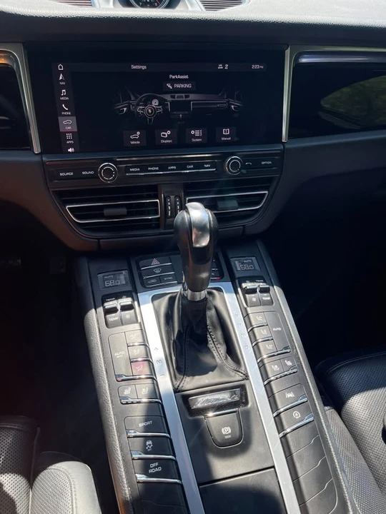 2019 Porsche Macan - Image 9 of 10