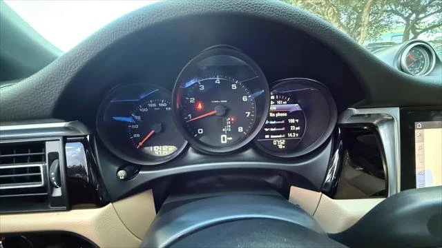 2019 Porsche Macan - Image 17 of 20