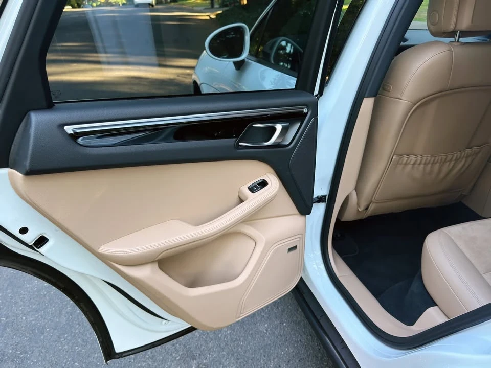 2019 Porsche Macan - Image 16 of 20
