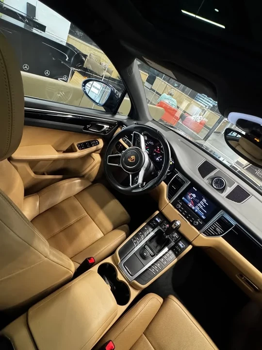 2019 Porsche Macan - Image 15 of 20