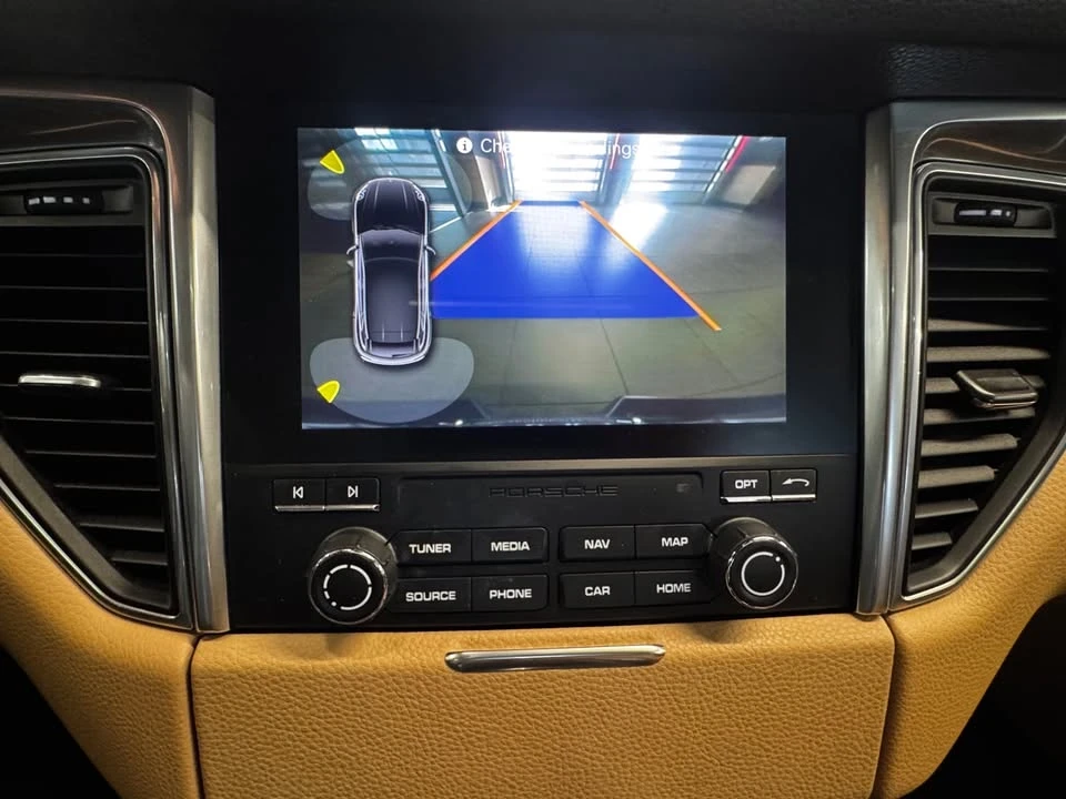 2019 Porsche Macan - Image 19 of 20