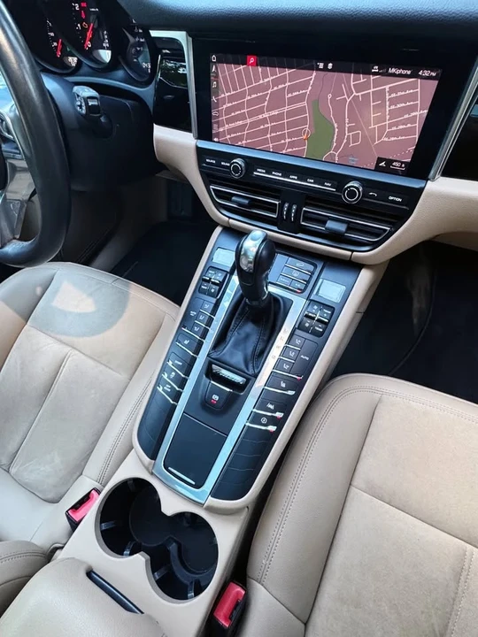 2019 Porsche Macan - Image 13 of 20