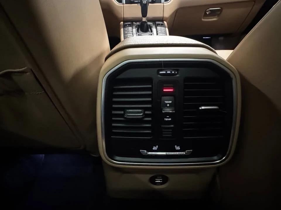2019 Porsche Macan - Image 13 of 20