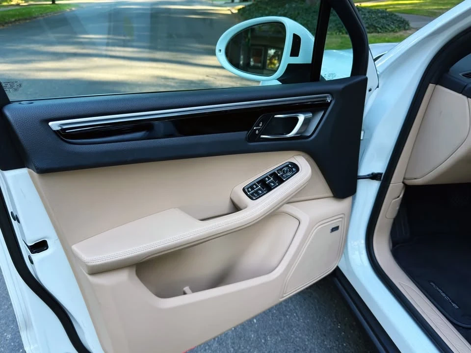 2019 Porsche Macan - Image 15 of 20
