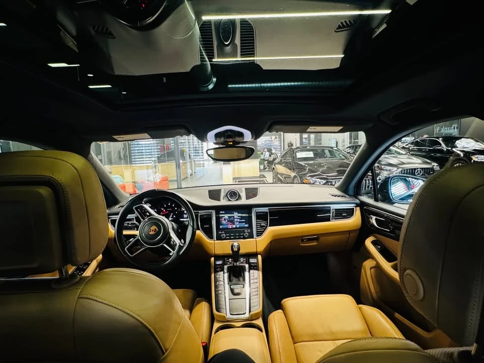 2019 Porsche Macan - Image 17 of 20