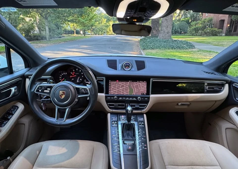 2019 Porsche Macan - Image 17 of 20