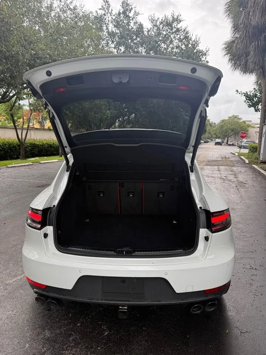 2019 Porsche Macan - Image 9 of 12