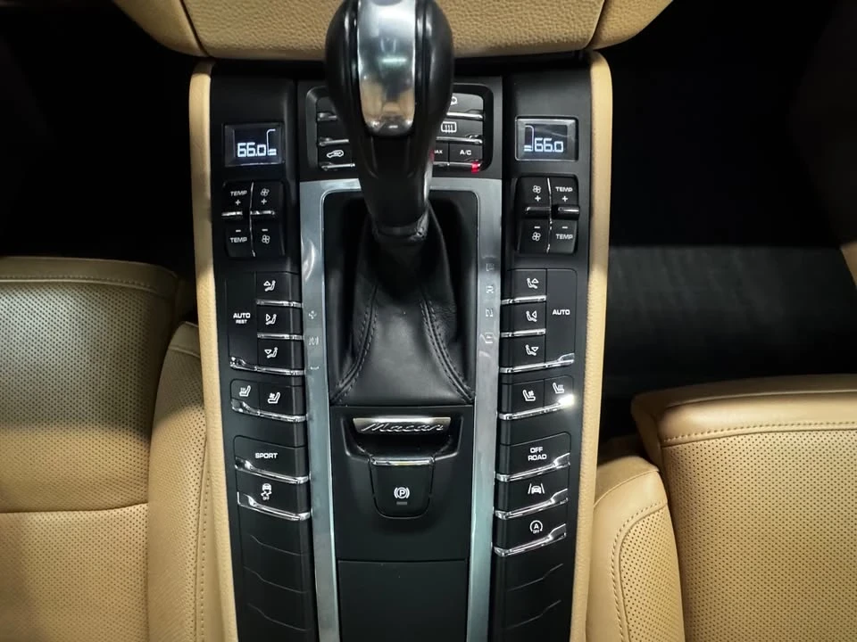 2019 Porsche Macan - Image 16 of 20