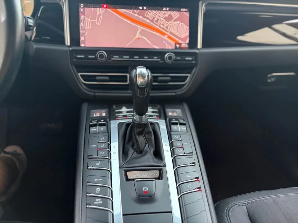 2019 Porsche Macan - Image 13 of 18