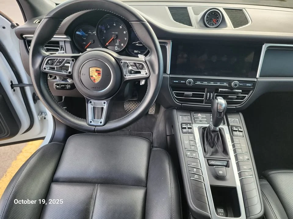 2019 Porsche Macan - Image 10 of 12