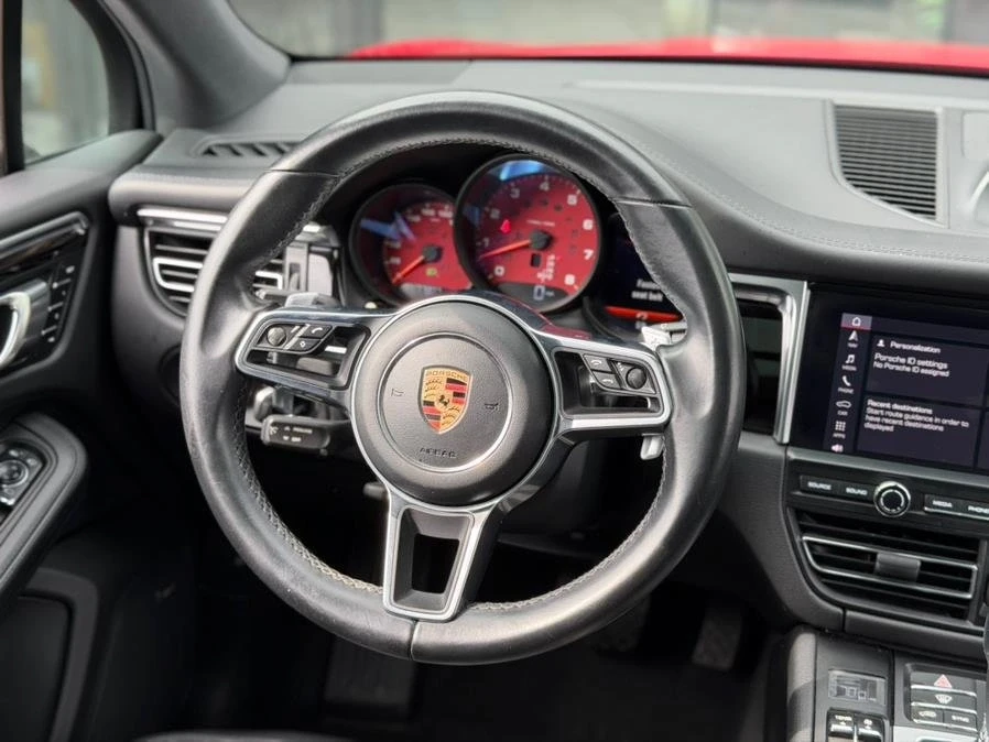 2019 Porsche Macan - Image 18 of 20
