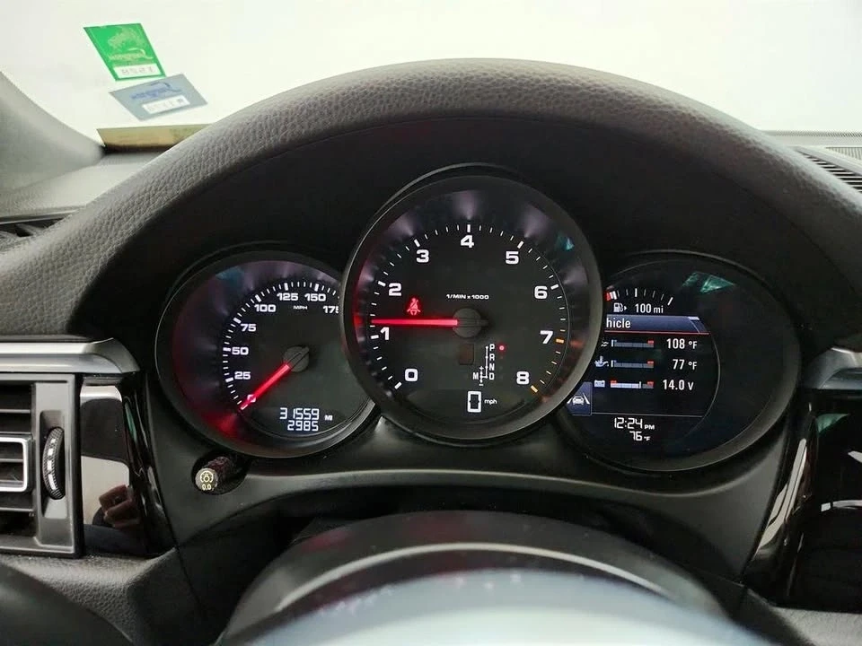 2019 Porsche Macan - Image 16 of 20