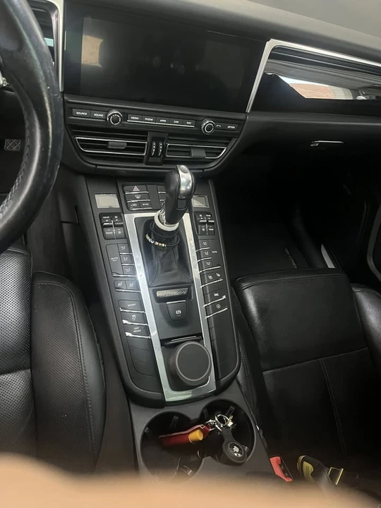 2019 Porsche Macan - Image 9 of 12
