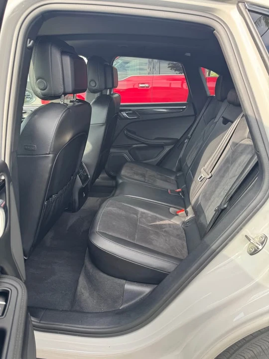 2019 Porsche Macan - Image 8 of 9