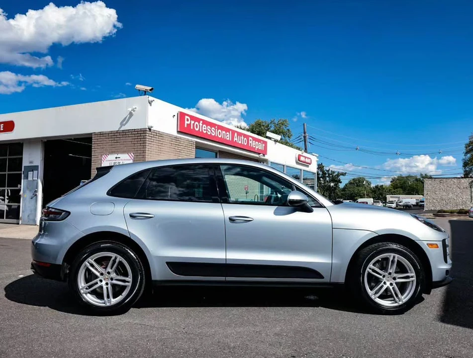 2019 Porsche Macan - Image 2 of 5
