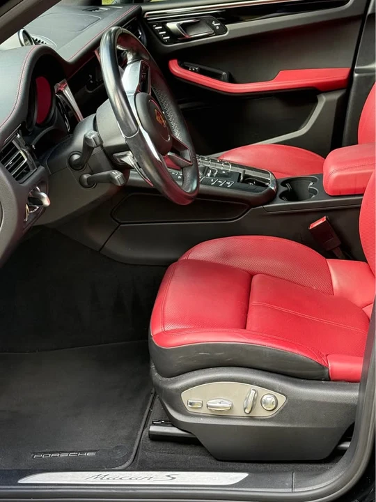 2019 Porsche Macan - Image 11 of 16