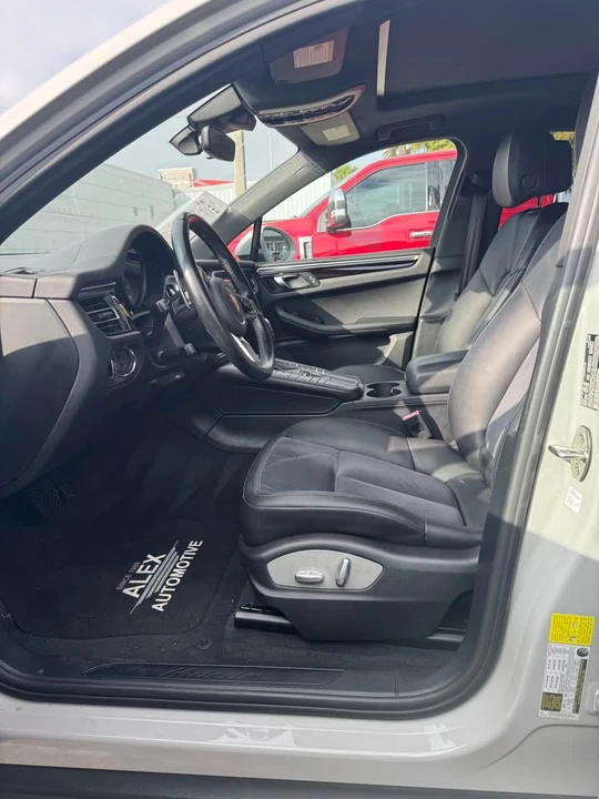 2019 Porsche Macan - Image 7 of 9