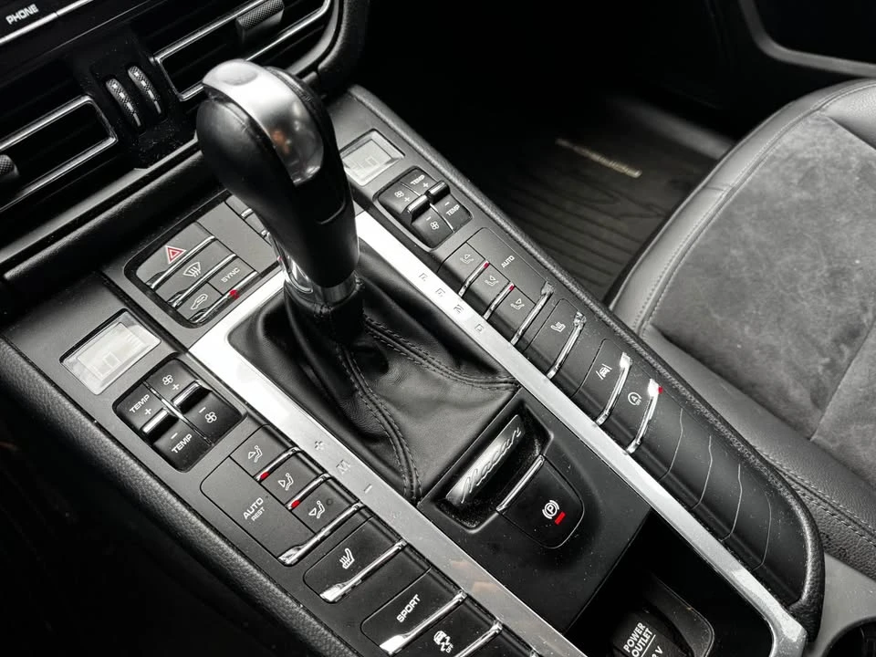 2019 Porsche Macan - Image 8 of 13