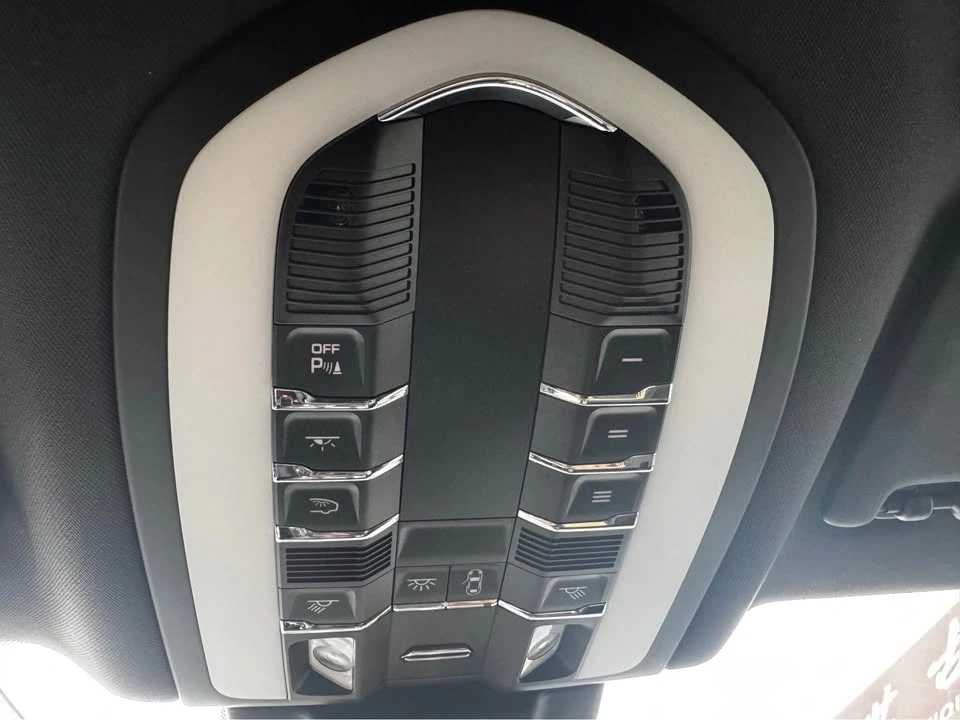 2019 Porsche Macan - Image 12 of 13