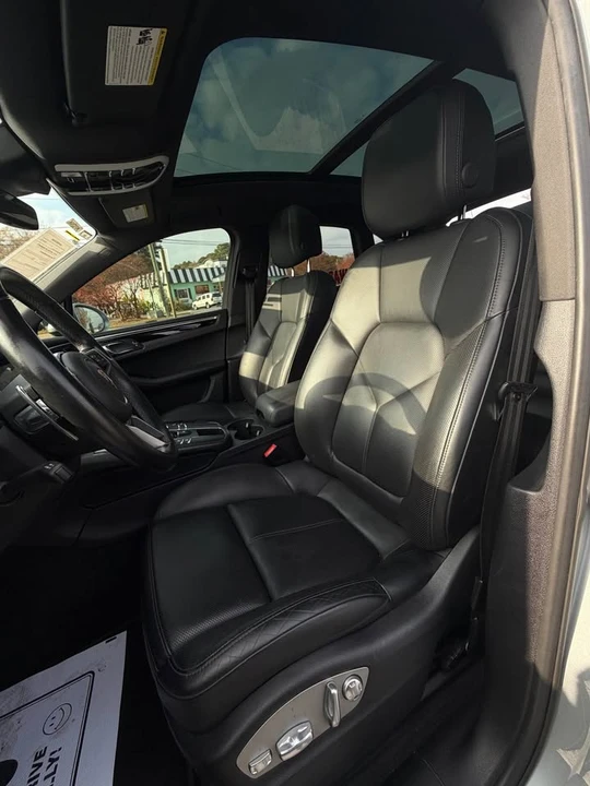 2019 Porsche Macan - Image 8 of 17