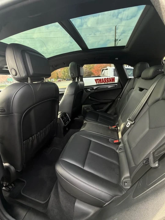 2019 Porsche Macan - Image 9 of 17