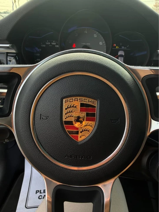 2019 Porsche Macan - Image 15 of 17