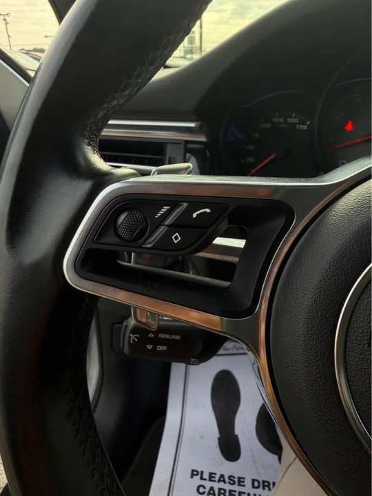 2019 Porsche Macan - Image 14 of 17
