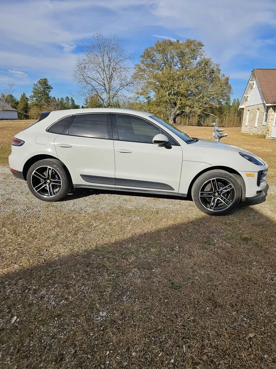 2019 Porsche Macan - Image 9 of 10