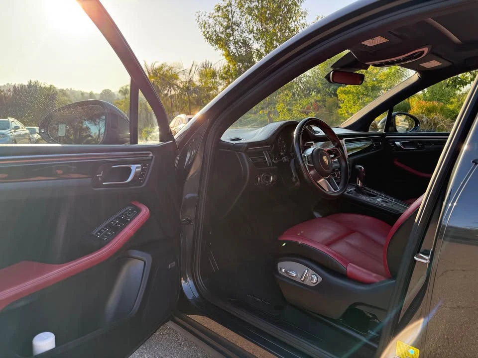 2019 Porsche Macan - Image 8 of 13