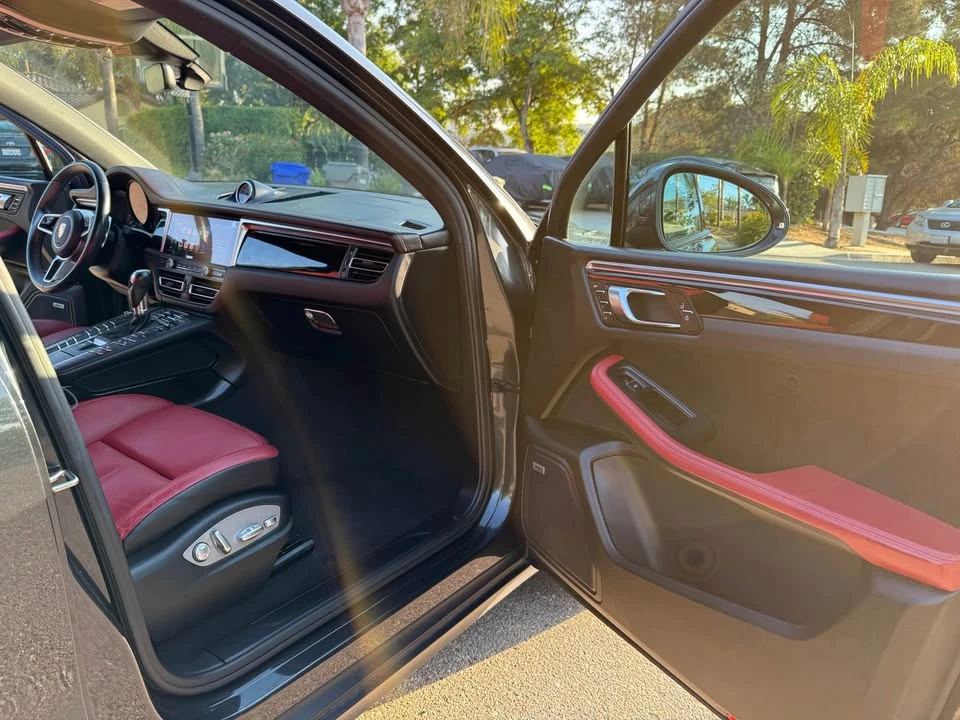 2019 Porsche Macan - Image 9 of 13