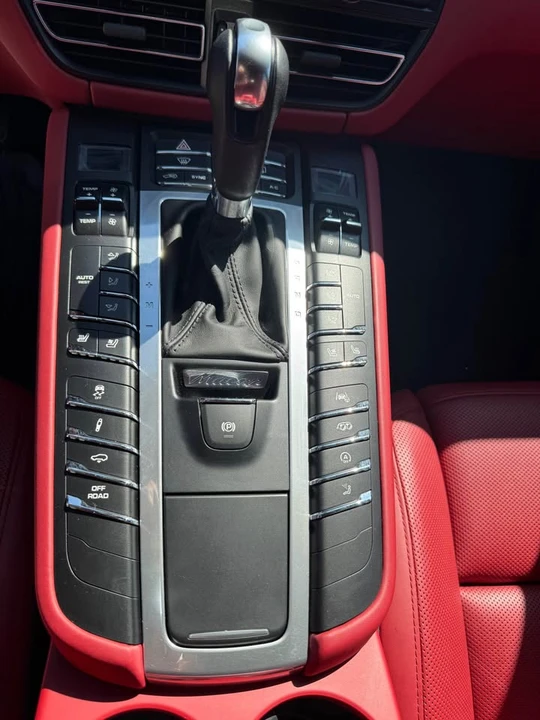 2019 Porsche Macan - Image 11 of 19