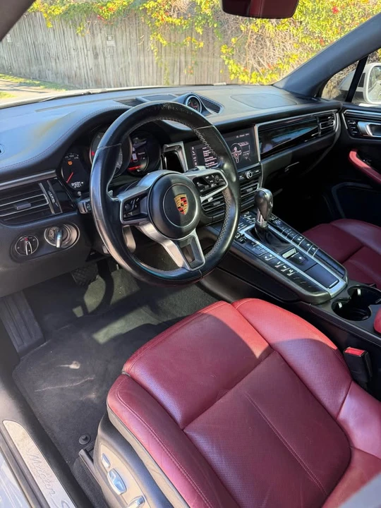 2019 Porsche Macan - Image 9 of 10