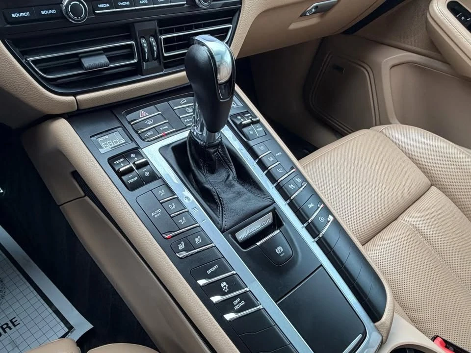 2019 Porsche Macan - Image 14 of 20
