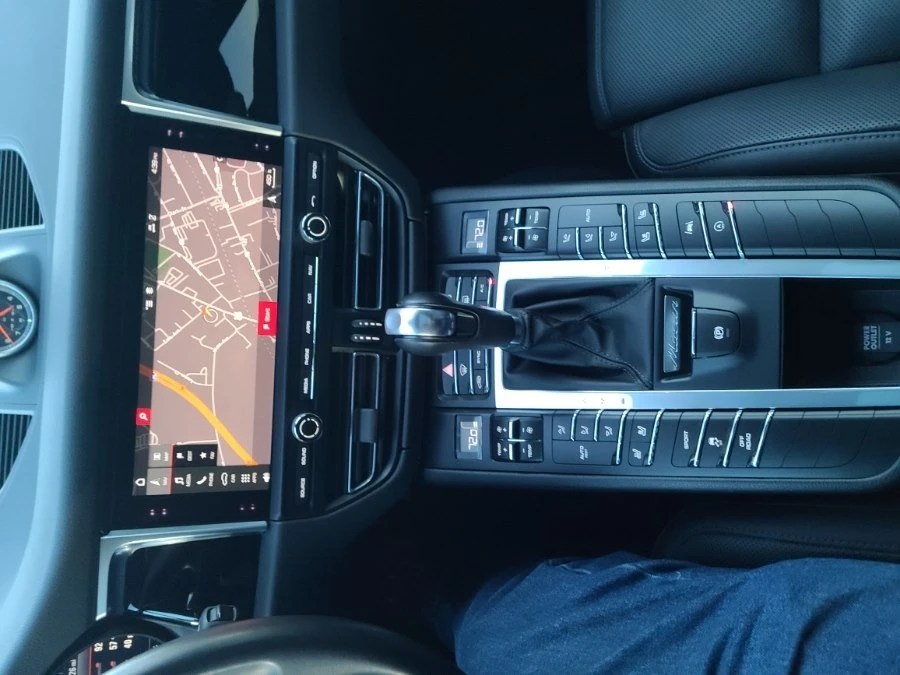 2019 Porsche Macan - Image 14 of 15