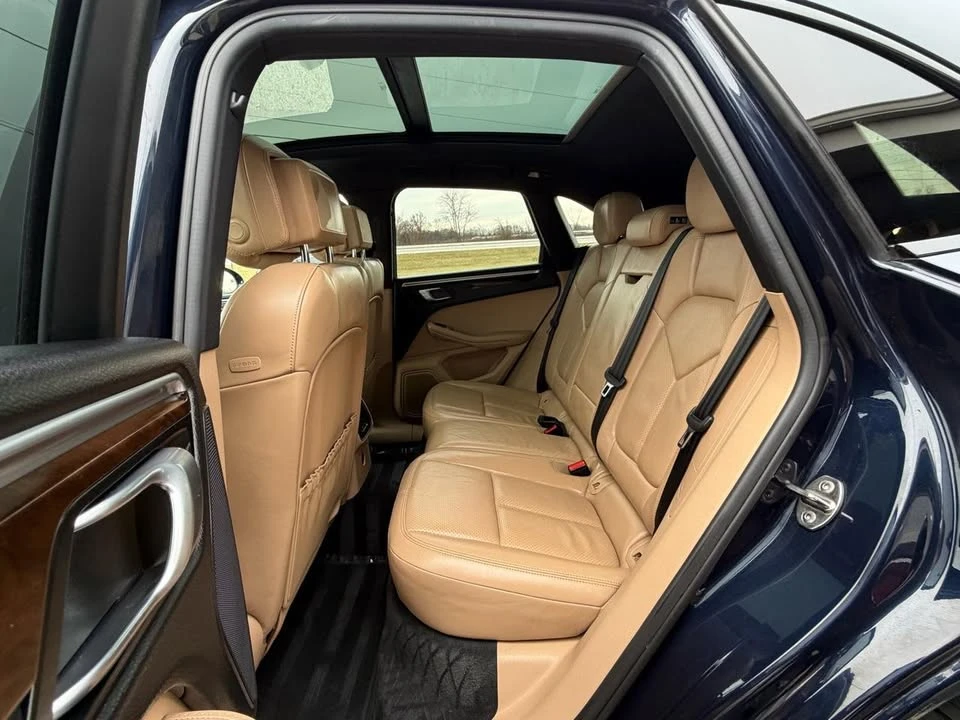 2019 Porsche Macan - Image 16 of 20