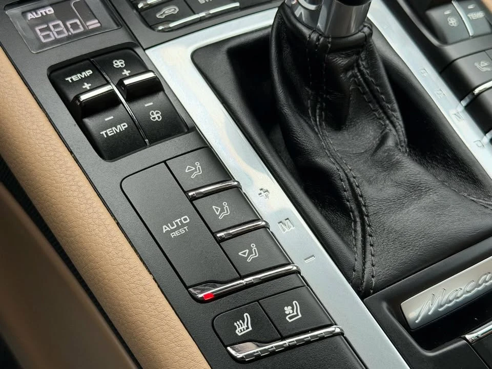 2019 Porsche Macan - Image 15 of 20
